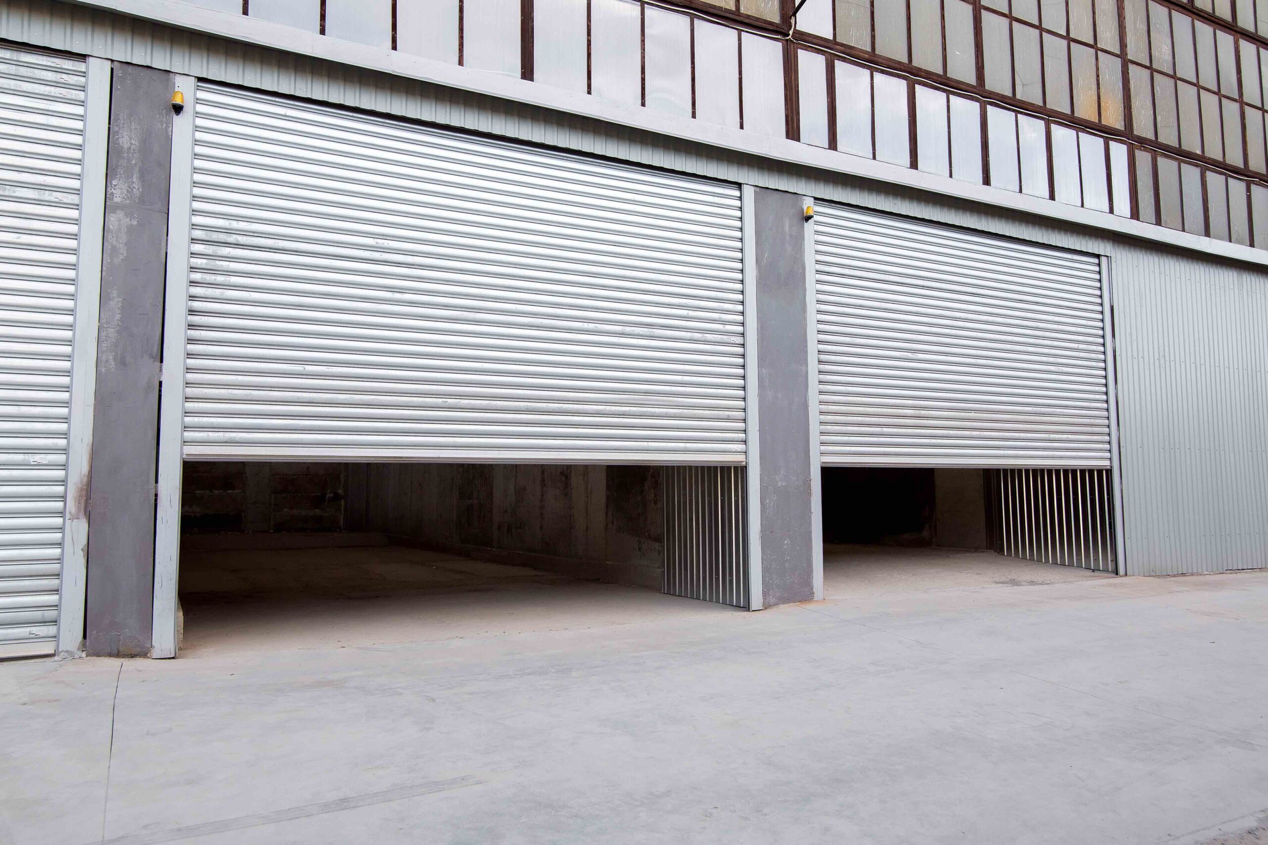 Roller shutter door